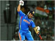 अपनी शतकीय पारी के दौरान विराट कोहली